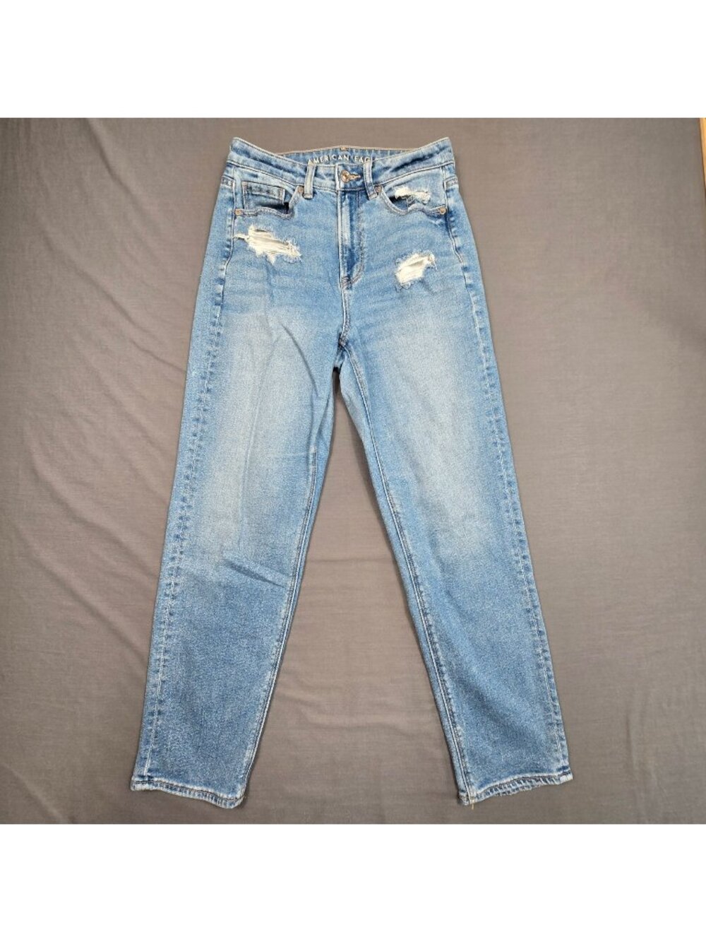 American Eagle Womens Size 4 Regular Mom Straight Jeans Distressed Light Wash